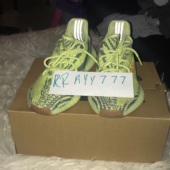 Yeezy 350 - Picture 2 of 7